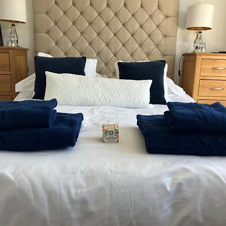 צ'יצ'סטר Our Beautifully Renovated Home מראה חיצוני תמונה