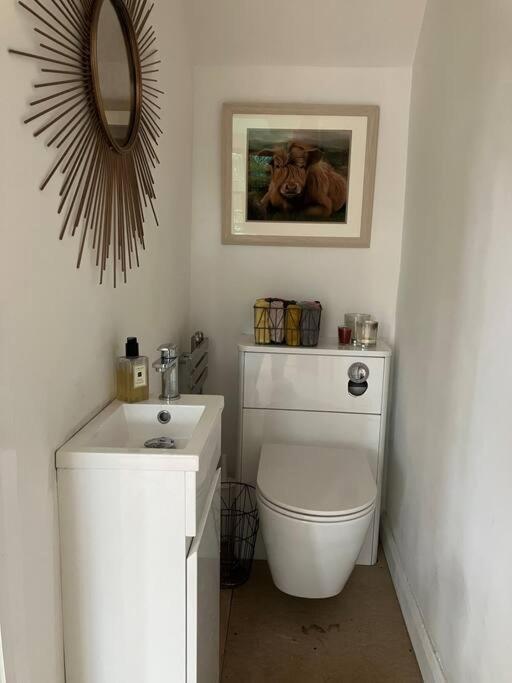 צ'יצ'סטר Our Beautifully Renovated Home מראה חיצוני תמונה