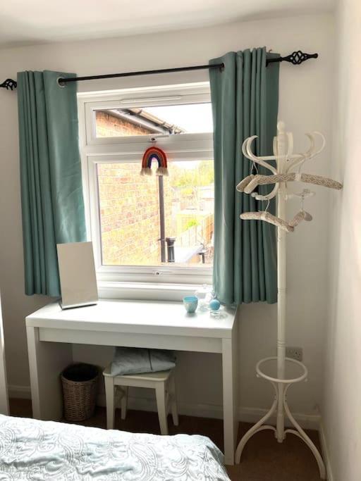 צ'יצ'סטר Our Beautifully Renovated Home מראה חיצוני תמונה