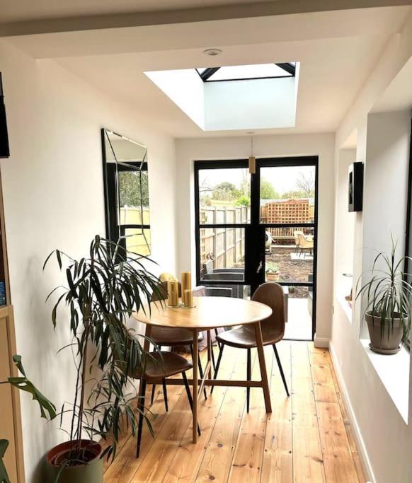 צ'יצ'סטר Our Beautifully Renovated Home מראה חיצוני תמונה