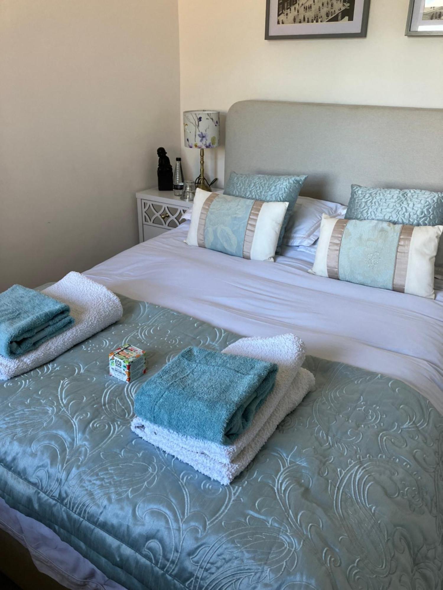 צ'יצ'סטר Our Beautifully Renovated Home מראה חיצוני תמונה